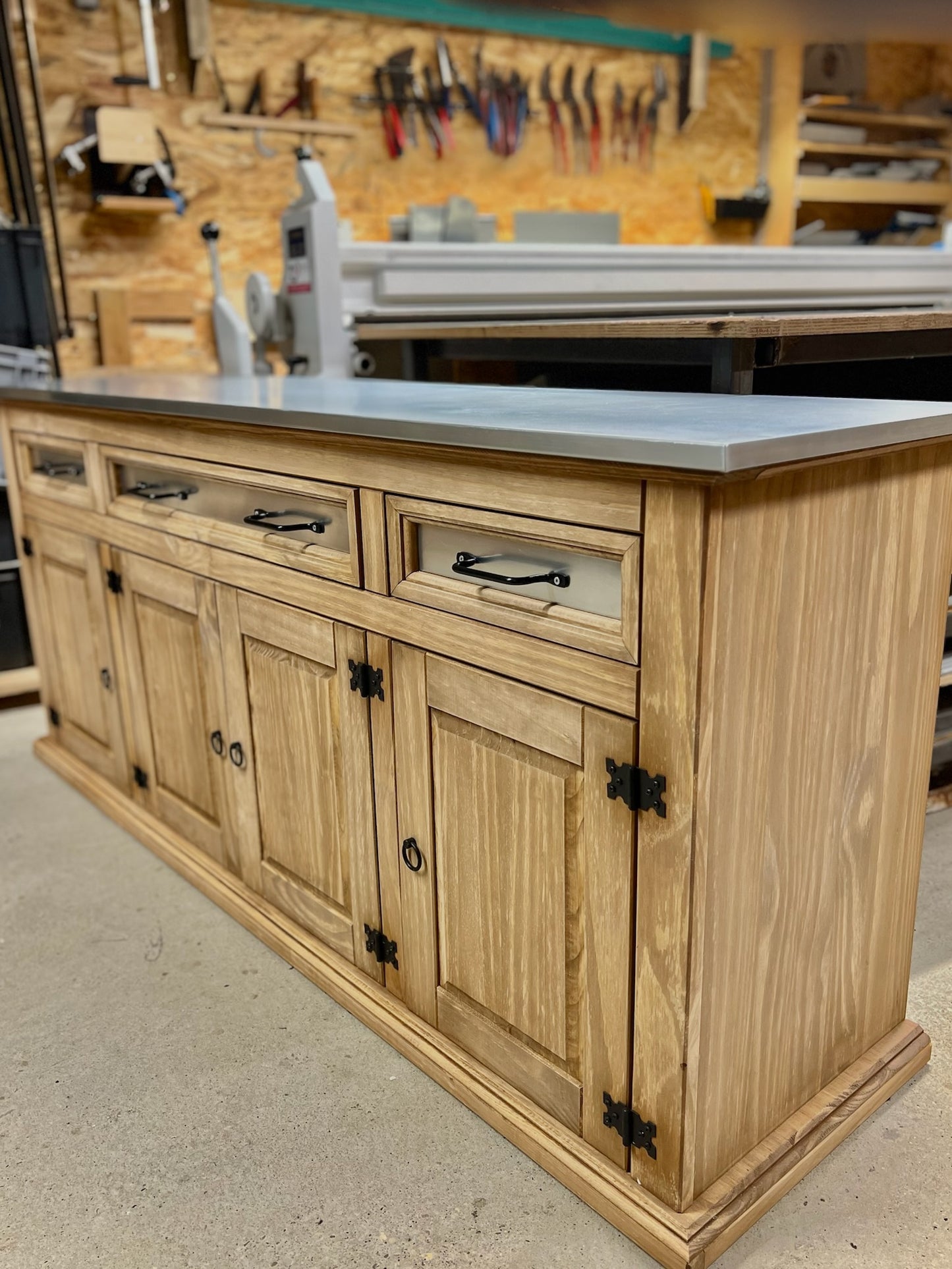 Buffet atelier 4 portes