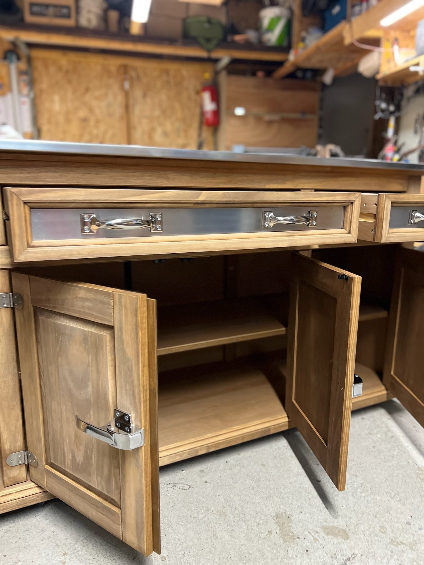 Buffet atelier 4 portes