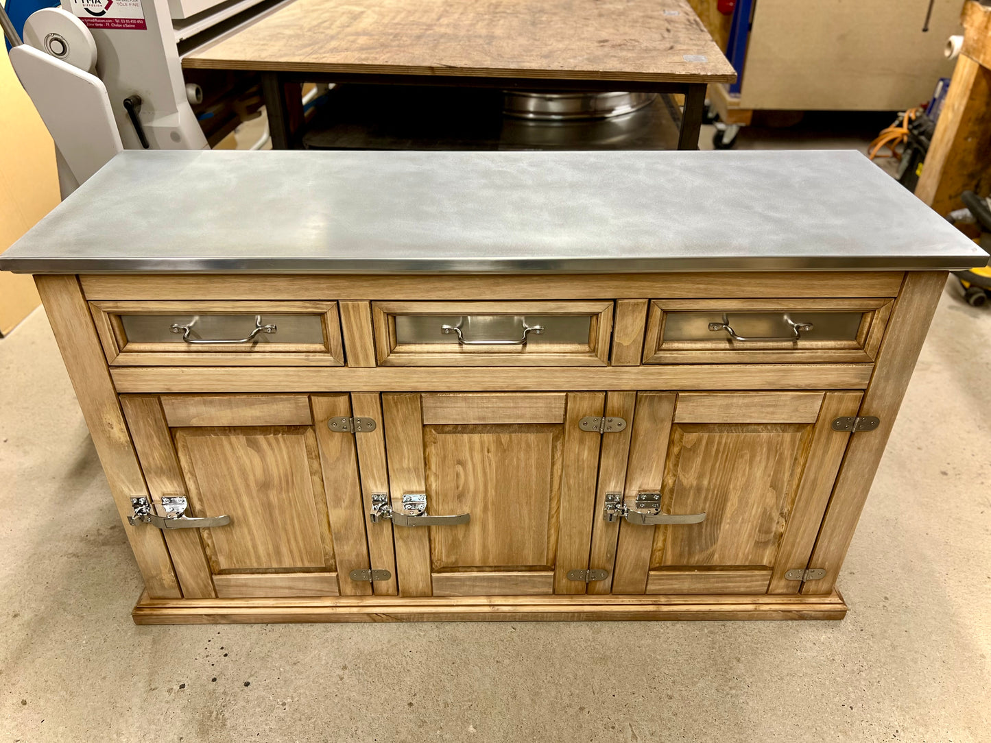 Buffet atelier 3 portes