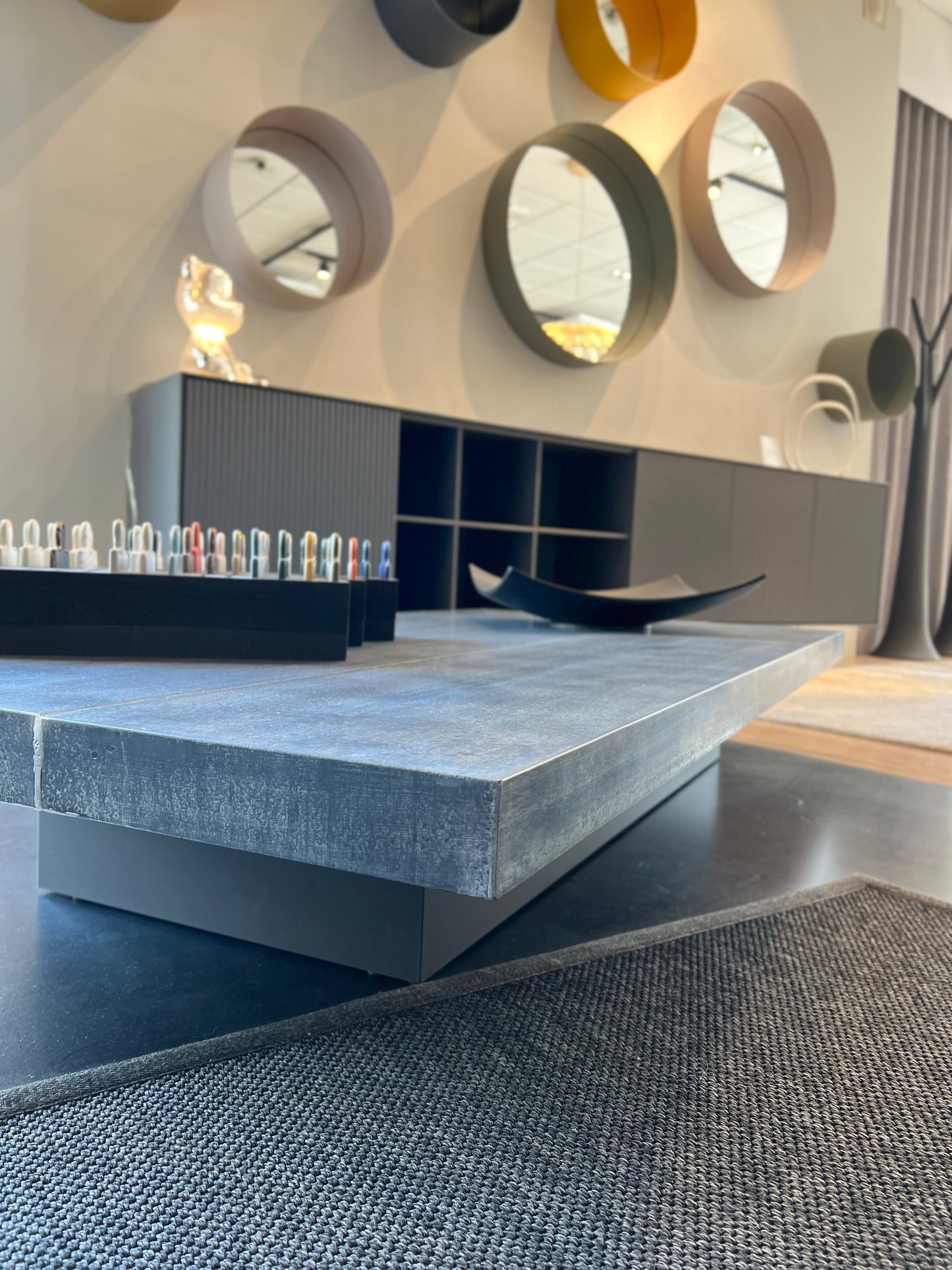 TABLE PLATINIUM