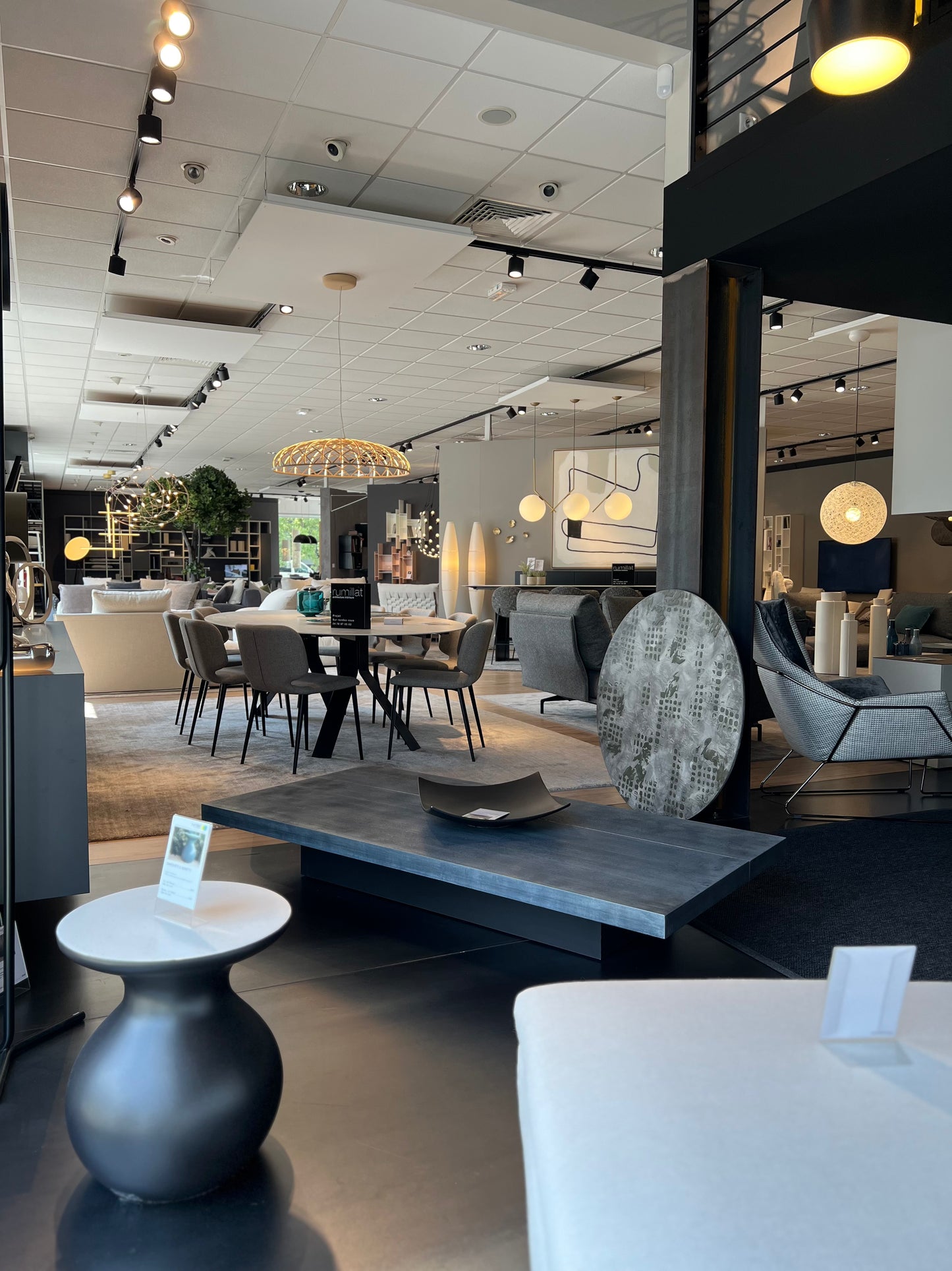 TABLE PLATINIUM