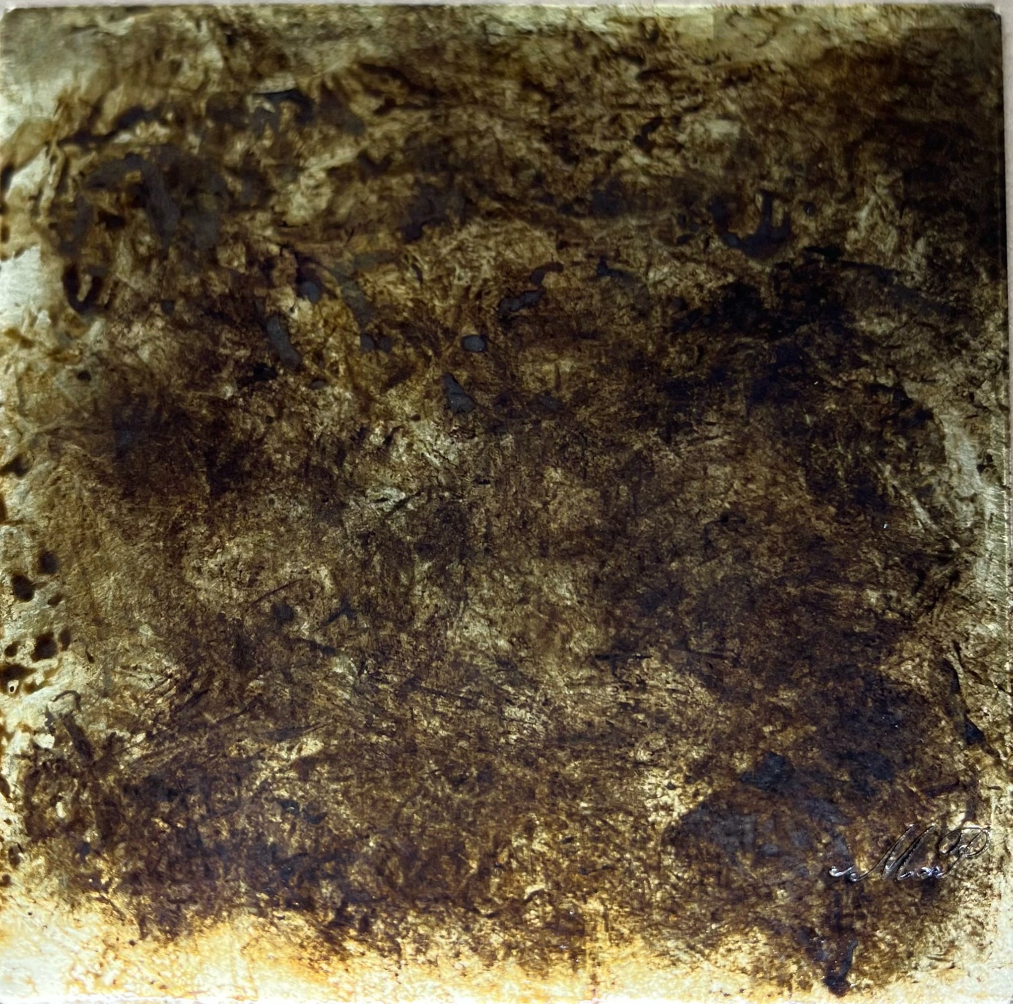 Détail en laiton mat haut de gamme au rendu luxueux pour mobilier et décoration premium